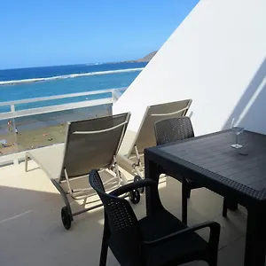 apartamento-1-linea-las-canteras-vista-mar-con-terraza.in-canary-islands.com/